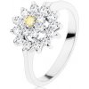 Šperky eshop - Prsteň s lesklými ramenami, zirkónový kvet v žltej a čírej farbe, ligotavý kruh V07.05 - Veľkosť: 49 mm