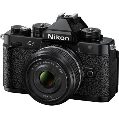 Nikon Z f + Nikkor Z 40mm f/2 SE Čierny SmallRig grip