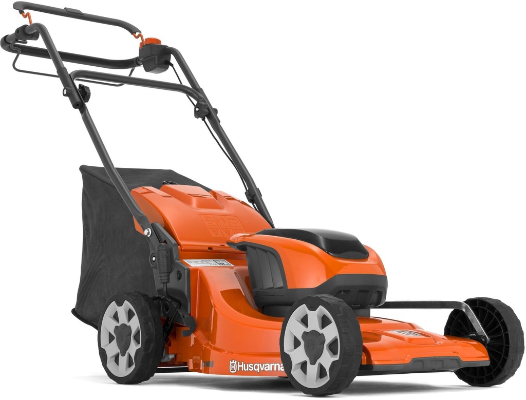 Husqvarna LC 142iS – kosačka s mulčovaním efektívne pokosí trávnik a zbaví vás práce.