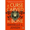 A Curse Carved in Bone (Danielle L. Jensen)(Brožovaná)
