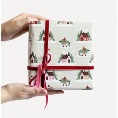 Bella Rose Vianočný baliaci papier s domčekmi – 5 m