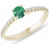 Prsteň zo žltého zlata s diamantmi a smaragdom KLENOTA K0285023