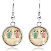 Šperky eshop - Kabošon náušnice, kruh, obrázok - dve sovičky na konári pod vypuklým sklom SP53.02