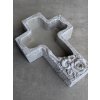 lacne-dekoracie.sk Betónová misa v tvare kríža s ružami 45004 23,5x16x5cm
