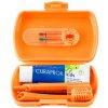 Curaprox Kids travel oranžový 1x zubná kefka 2x medzizubná kefka CPS 1x zubná pasta mäta 6+ 10 ml 1x nálepka darčeková sada