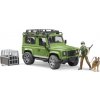 Bruder 2587 Land Rover Defender, figurka lesníka se psem