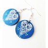 Modré folklórne srdiečkové náušnice - kruhy s bodkami (Drevené folklórne náušnice modré kruhy )