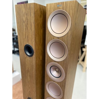 KEF R11