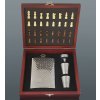 Súprava SILVER ploskačka 240 ml + 2 ks štamperlíkov 35 ml + šach