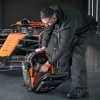 DeWalt McLaren F1 Team Batoh s kolieskami a teleskopickou rukoväťou DWST60101-9