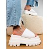 Dámske biele extravagantné šľapky na mohutnej platforme Evinna - 40