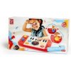 Hape Piano a mixážny pult DJ