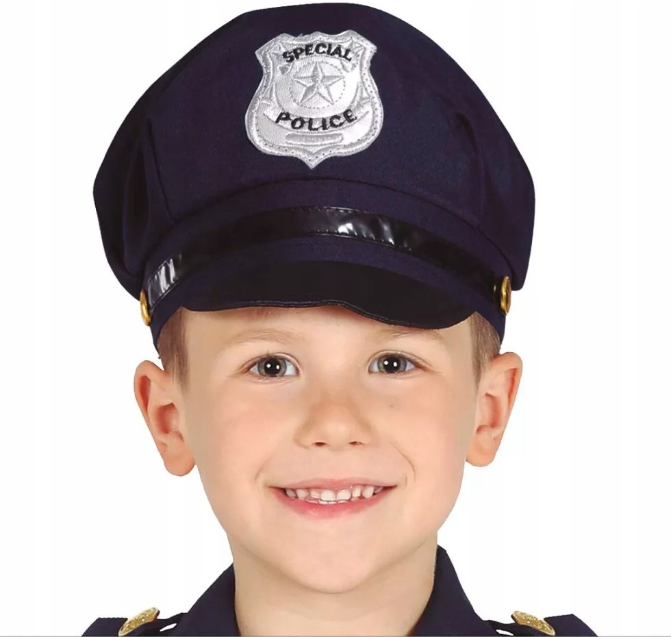 policajná čiapka s odznakom
