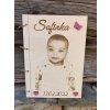 Detský fotoalbum s fotkou dieťatka v dreve s ružovými srdiečkami 1 9370