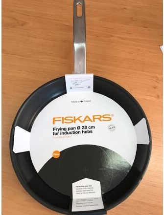 FISKARS Pánev pro indukční varné desky 28 cm 1015317