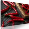 Obraz chili papričky na drevenom podklade