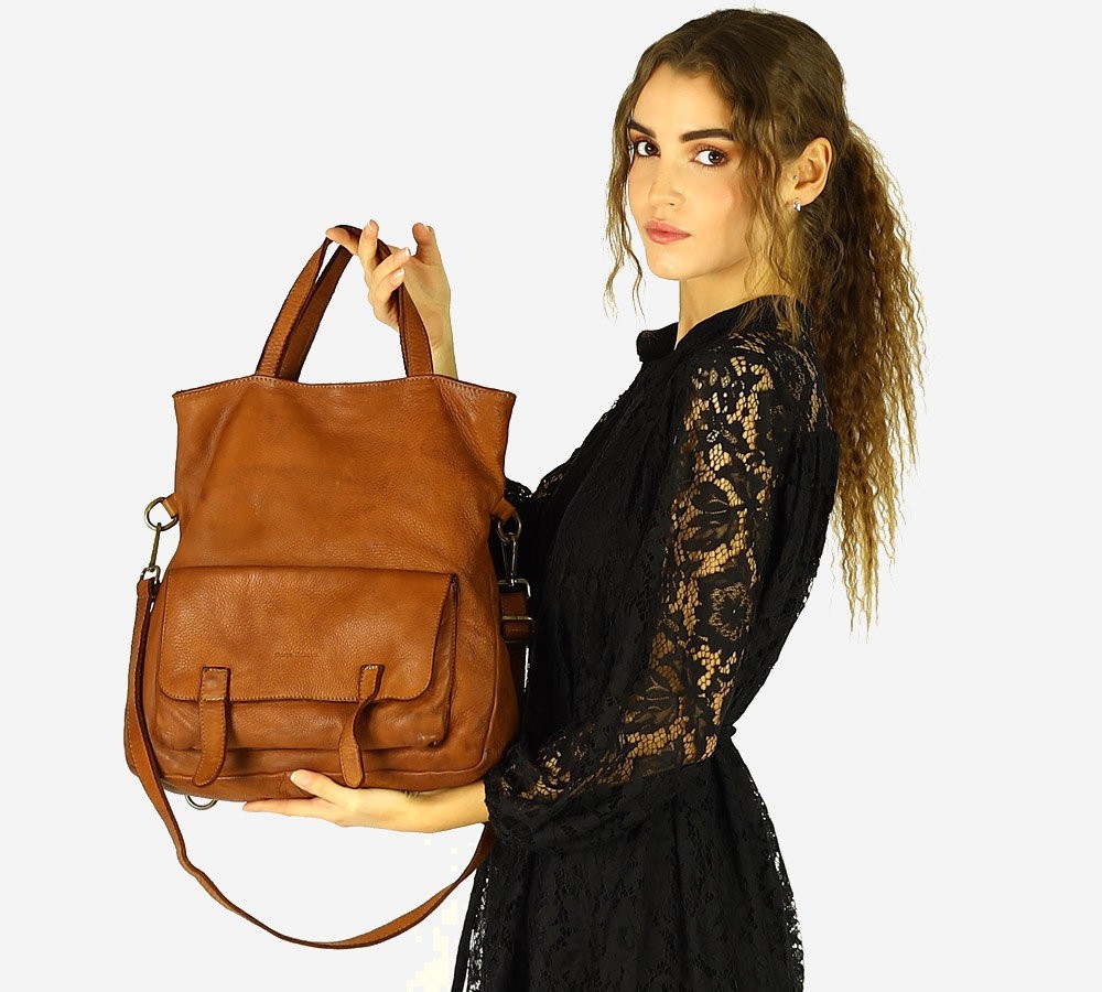 Mazzini Marco kožená kabelka /batoh s predným vreckom camel v166a