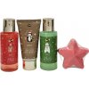 Gloss! Santa Coming sada: vianočný hrnček, 1 ks + sprchový gél, 100 ml + pena do kúpeľa, 100 ml + telový balzam, 50 ml + šumivá guľa, 50 g