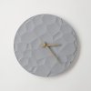 ODLITO.CZ Betónové hodiny Mesačný kráter 30 cm – šedá, svetlé ručičky