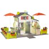 Domček s veľkou záhradou Friends House DeLuxe Life Smoby rozšíriteľný a občerstvením pod slnečníkmi