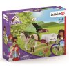 Schleich 42533 Sarah s koníkem a zvířátky kempují