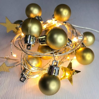 MagicHome Reťaz Vianoce Ball 20 LED teplá biela s guľami a hviezdami zlatá 2xAA jednoduché svietenie osvetlenie L-1,9 m