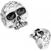 Šperky eshop - Oceľový prsteň striebornej farby, lebka s ozdobnými výrezmi SP53.13 - Veľkosť: 59 mm