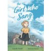 The Girl Who Sang: A Holocaust Memoir of Hope and Survival (Bethany Strout,Sammy Savos)(Brožovaná)