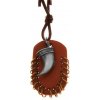 Šperky eshop - Kožený náhrdelník, prívesky - hnedý ovál s malými krúžkami a zahnutý tesák Z17.04
