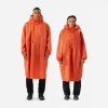 FORCLAZ Turistické pončo do dažďa MT500 60 l oranžové L-XL