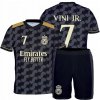 VINICIUS JR MADRYT KOMPLET FUTBALOVÝ ODEV VEĽKOSŤ 134 + ŠTULPNE