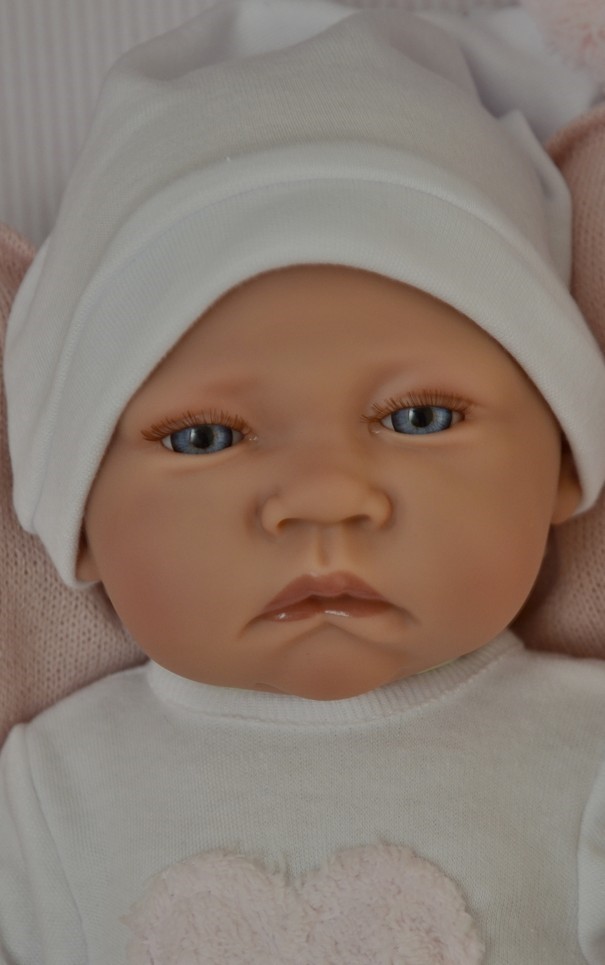 Berjuan Realistické miminko holčička Boženka v dlouhé bílé čepici