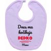 Boodyy Ružový podbradník na zapínanie Dnes ma kočíkuje dedko Áno, meno napíšte do poznámky