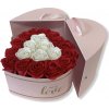Lososový otvárací flower box s veľkými červenými a bielymi ružami