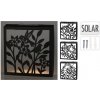 Solárna nástenná LED dekorácia – štvorcová kovová v čiernej so zlatým vnútrom 26 × 26 × 5 cm