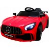 Automobil Mercedes červený