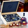 Hennessy XO Cognac darčeková sada pre muža, otca, priateľa, deda, brata, strýka, švagra k narodeninám, výročiu, sviatku, vianociam Veko s gravírovaným textom