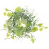 Dekoratívny umelý veniec zo zelených lístkov a bielych drobných kvietkov s priemerom 30 cm 38455