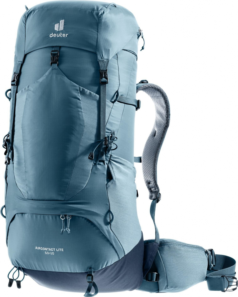 Robustný Deuter Aircontact Lite 50+10l ruksak v modrej farbe je ideálny na dlhé treky a pohodlné nosenie nákladu.