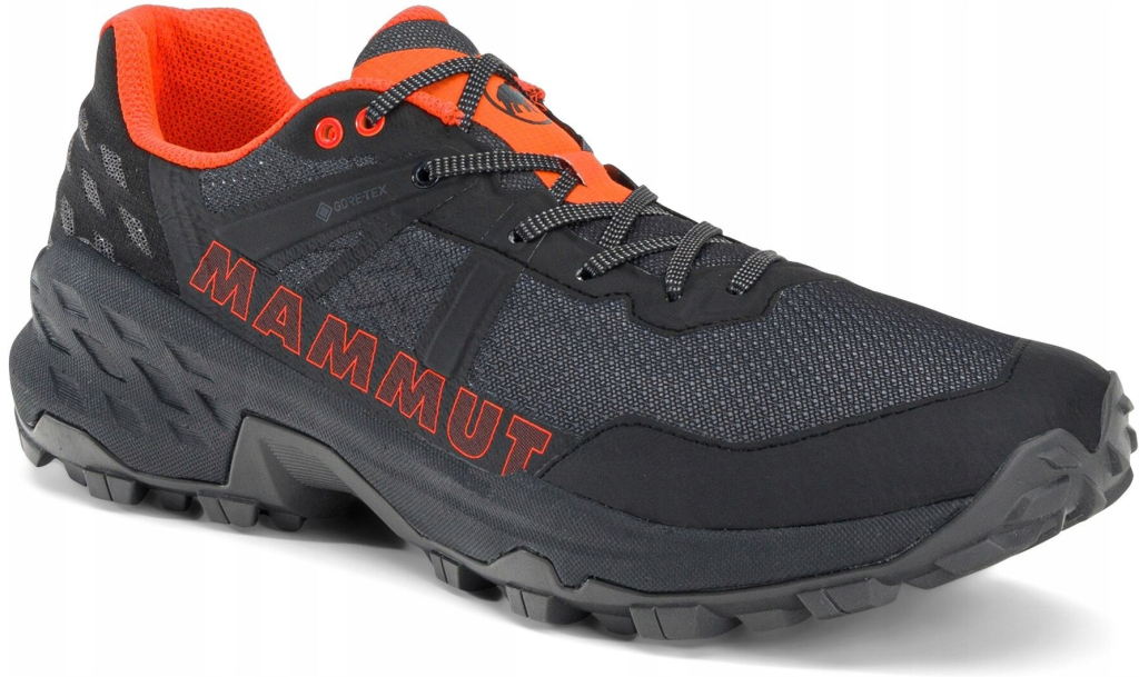 Pohodlné trekingové topánky Mammut Sertig II Low GTX v čiernej a oranžovej farbe – ideálne na náročné túry a prevýšenia.