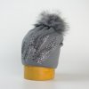 Pletená dámska čiapka s potlačou a brmbolcom - svetlo šedá