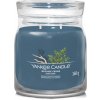 Yankee Candle Aromatická sviečka Signature sklo stredná Bayside Cedar 368 g