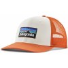 Šiltovka Patagonia P-6 Logo Trucker Hat white w/redtail rust 24/25 - Odosielame do 24 hodín