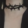 B-TOP Čierny zamatový choker v tvare tŕňov