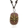 Šperky eshop - Náhrdelník z umelej kože, prívesky - list marihuany zlatej farby, ovál s krúžkami R24.15