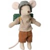 Maileg Myška veľký brat turista so spacákom Thin Stripes