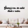 Drevený nápis na stenu - Šťastný je ten, kto našiel šťastie v rodine.