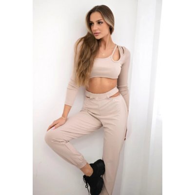 ! Kesi Complete with a beige blouse top krémová