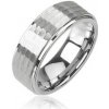 Šperky eshop - Obrúčka z volfrámu striebornej farby, brúsený vzor, 8 mm D7.9 - Veľkosť: 70 mm