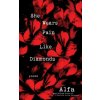 She Wears Pain Like Diamonds: Poems (Alfa)(Brožovaná)